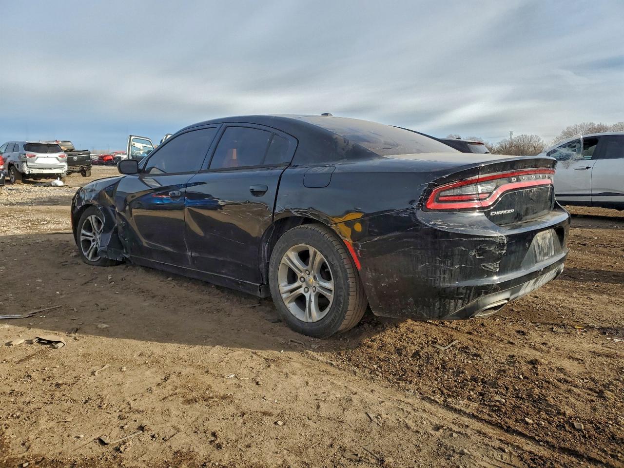2015 DODGE CHARGER SE photo 3