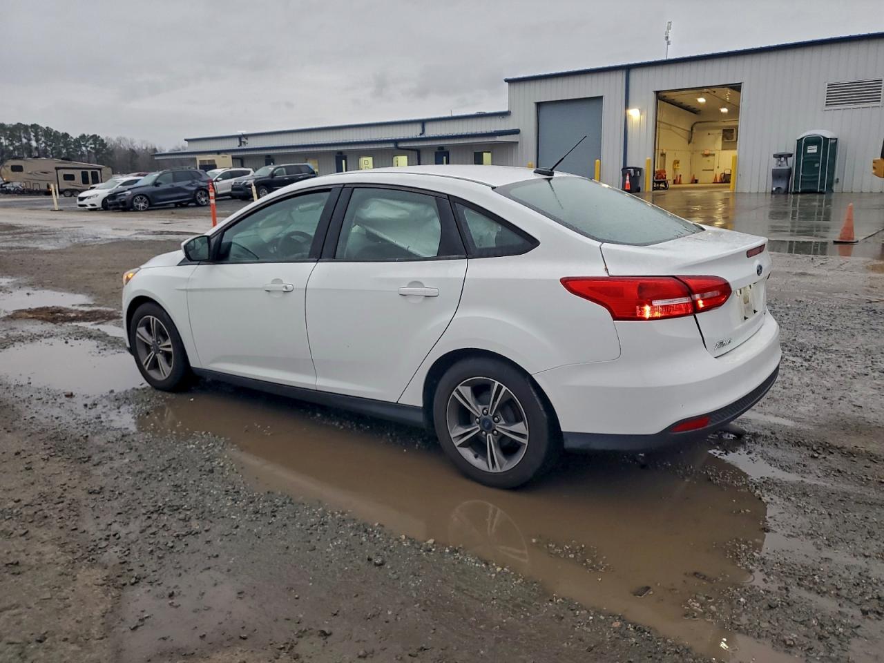 2018 FORD FOCUS SE photo 2