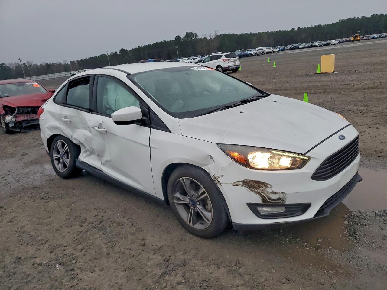 2018 FORD FOCUS SE photo 4