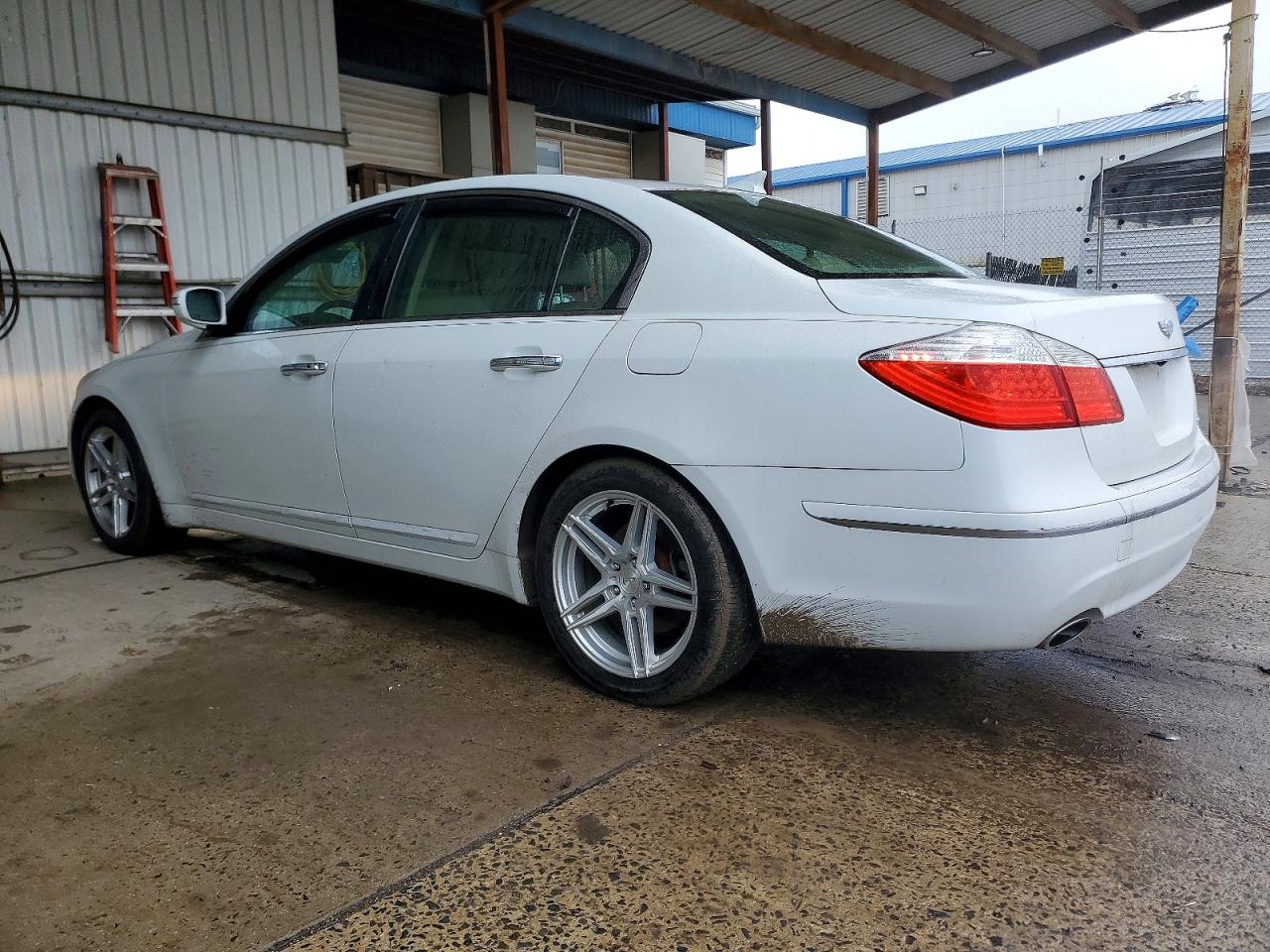 2010 HYUNDAI GENESIS 3.8L photo 2