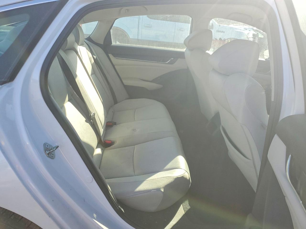 2020 HONDA ACCORD LX photo 28
