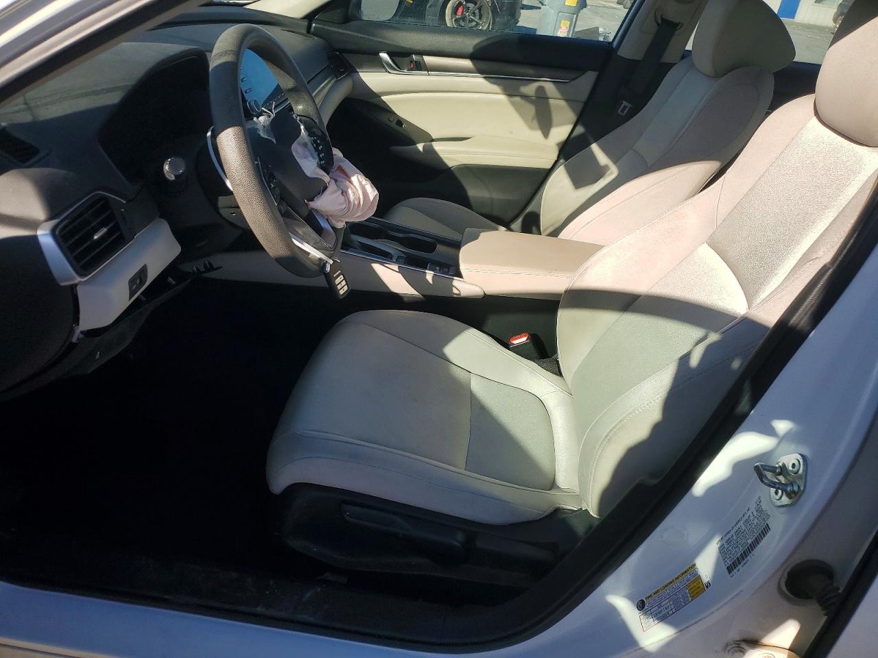 2020 HONDA ACCORD LX photo 19
