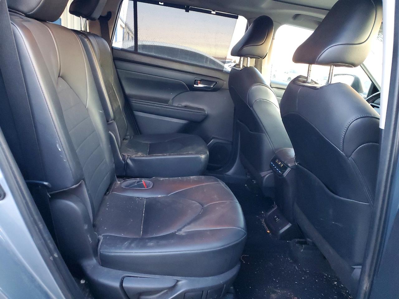 2021 TOYOTA HIGHLANDER HYBRID XLE photo 11