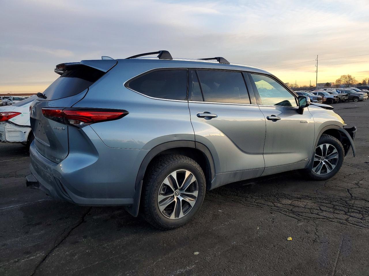 2021 TOYOTA HIGHLANDER HYBRID XLE photo 3