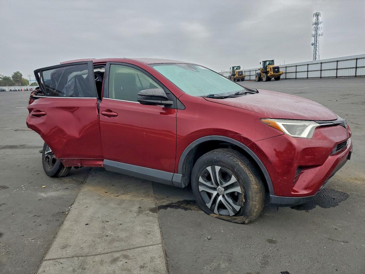 2018 TOYOTA RAV4 LE photo 4