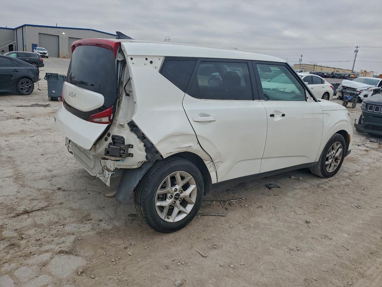 2022 KIA SOUL LX photo 3