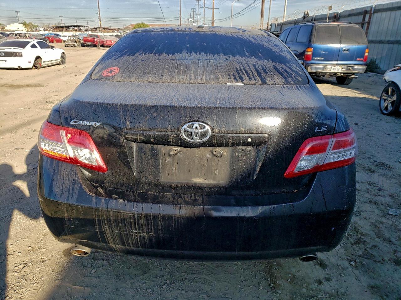 2010 TOYOTA CAMRY SE photo 6