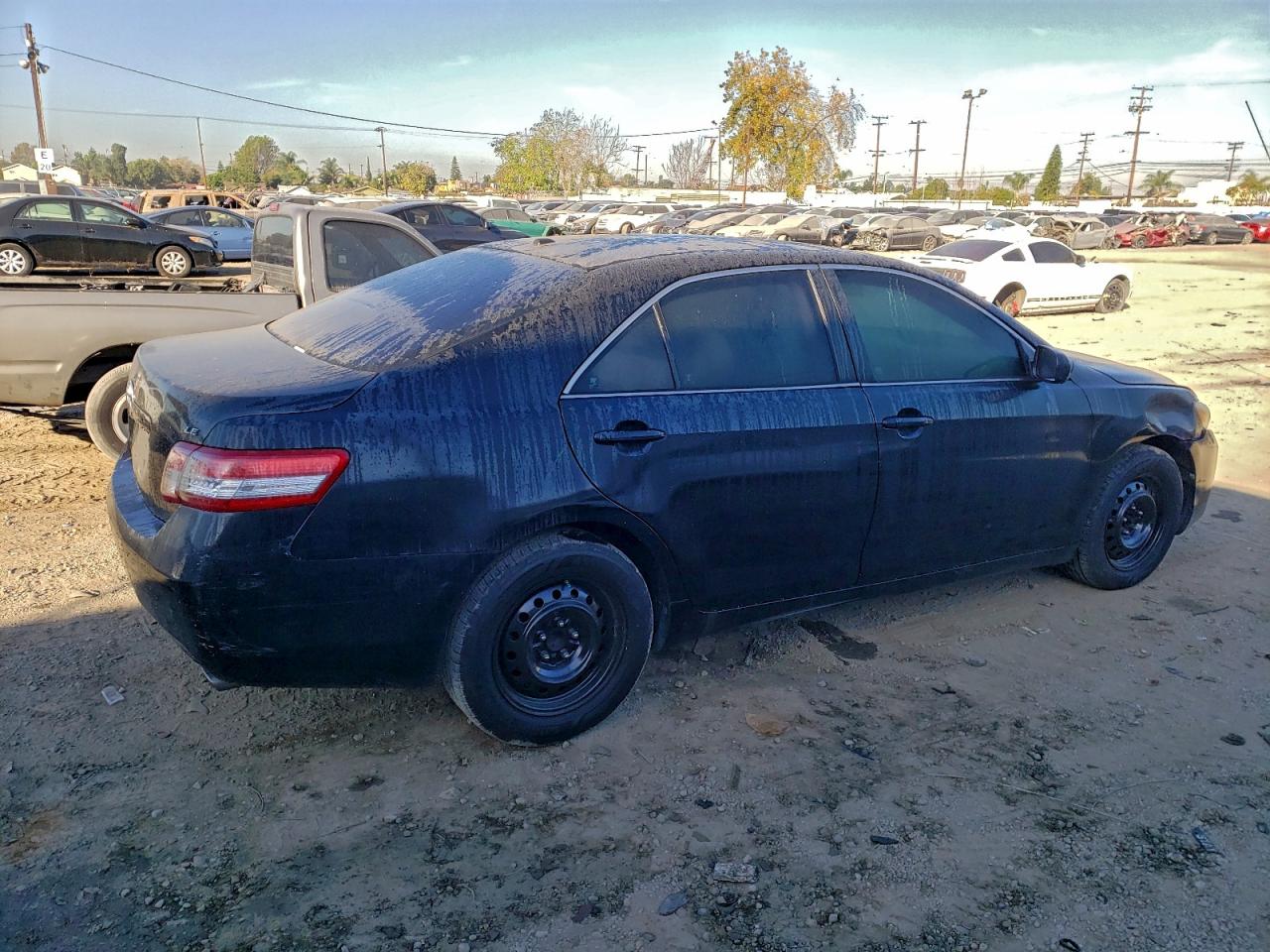 2010 TOYOTA CAMRY SE photo 3