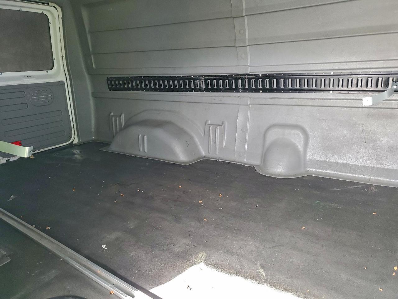 2011 FORD ECONOLINE E150 VAN photo 10