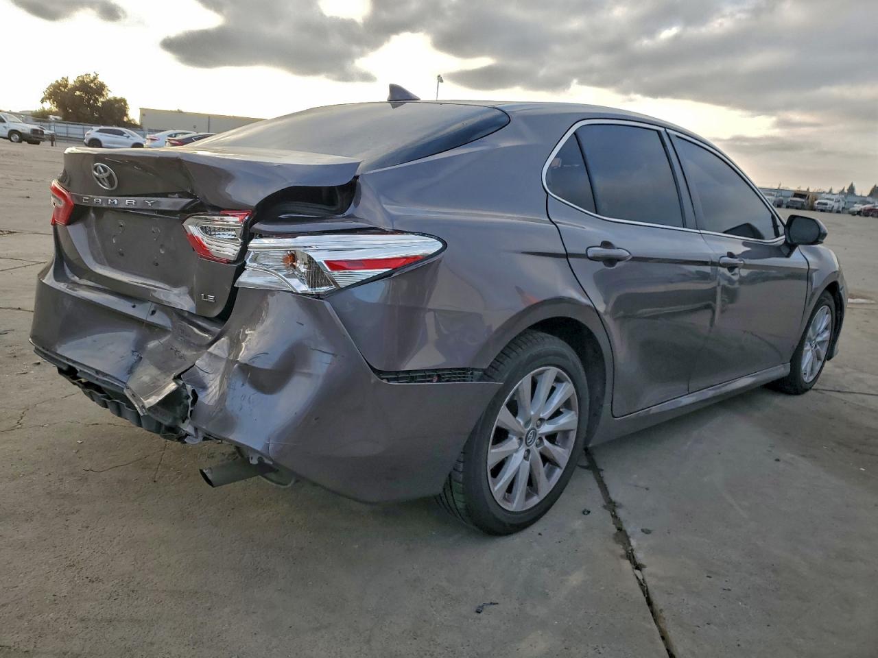 2020 TOYOTA CAMRY LE photo 3