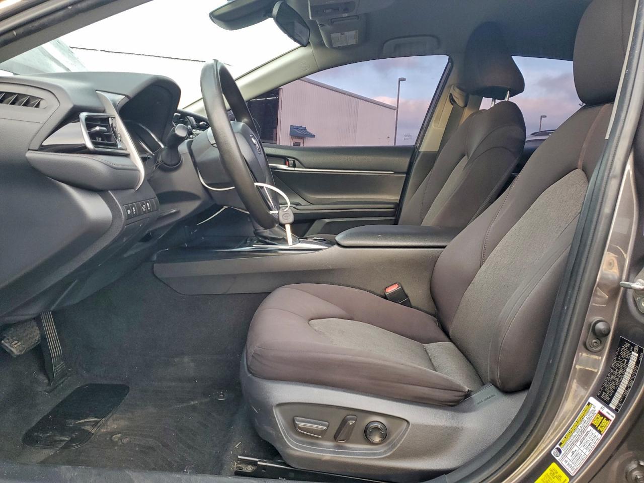 2020 TOYOTA CAMRY LE photo 7