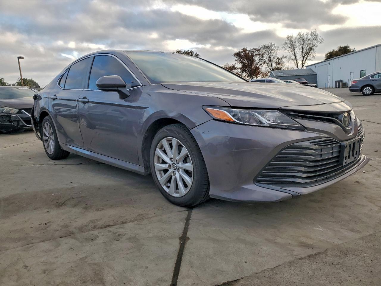 2020 TOYOTA CAMRY LE photo 4