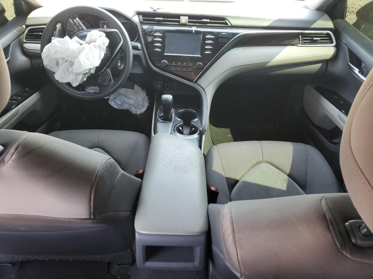 2018 TOYOTA CAMRY L photo 8