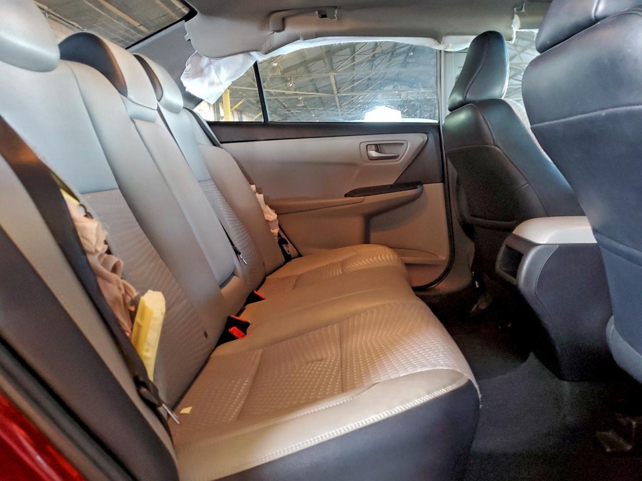 2015 TOYOTA CAMRY LE photo 10