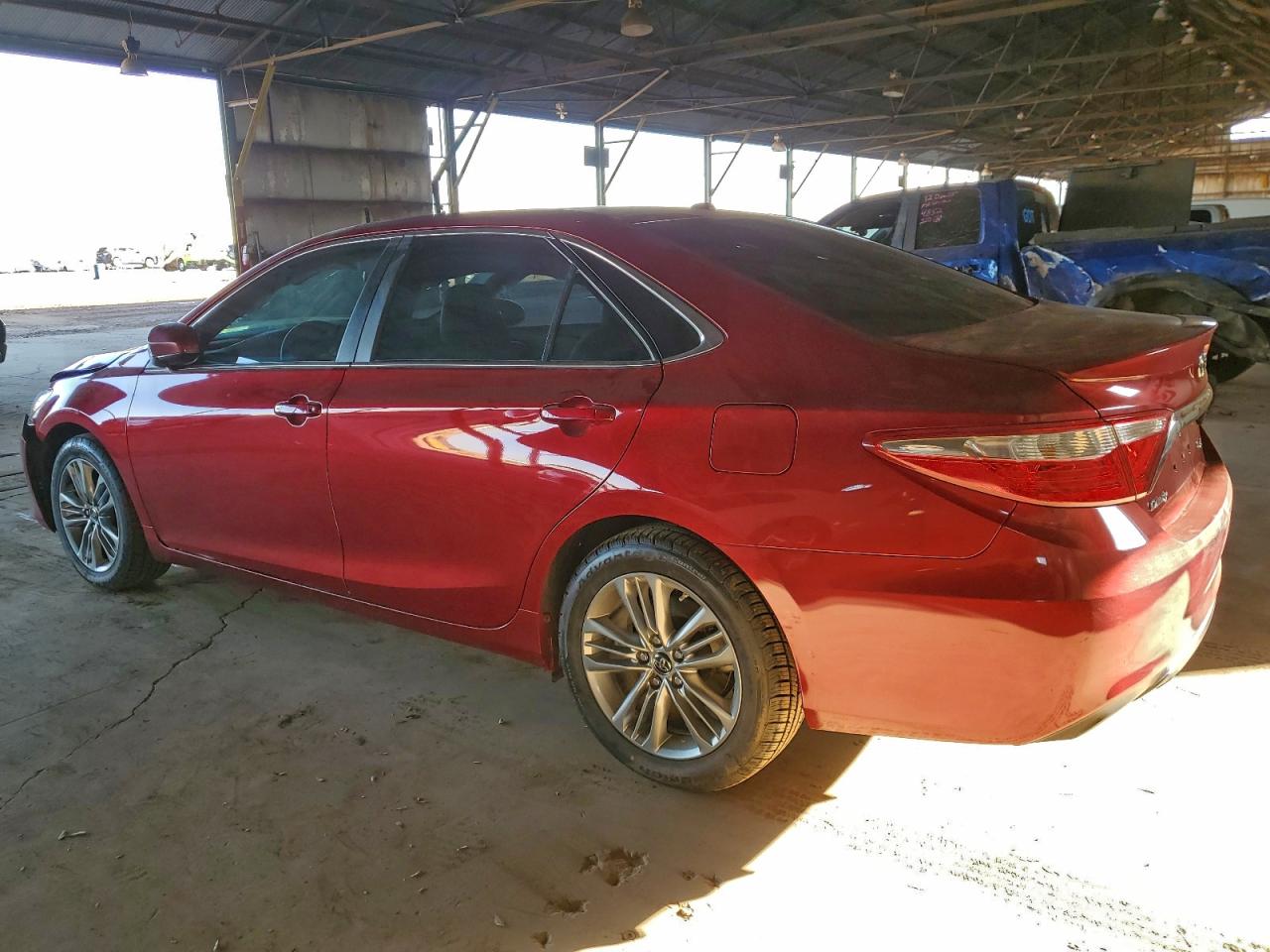 2015 TOYOTA CAMRY LE photo 2