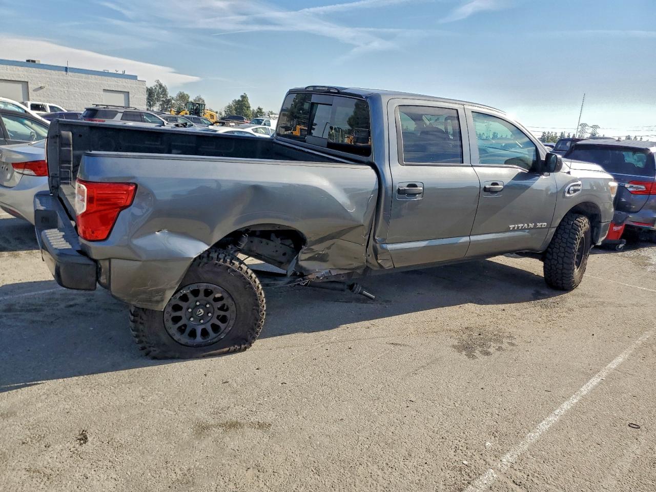 2018 NISSAN TITAN XD S photo 3