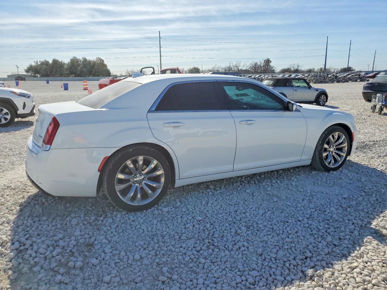 2019 CHRYSLER 300 TOURING photo 3