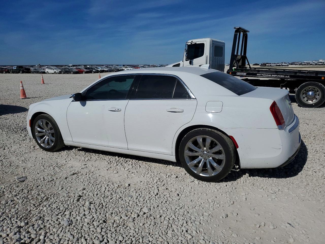 2019 CHRYSLER 300 TOURING photo 2