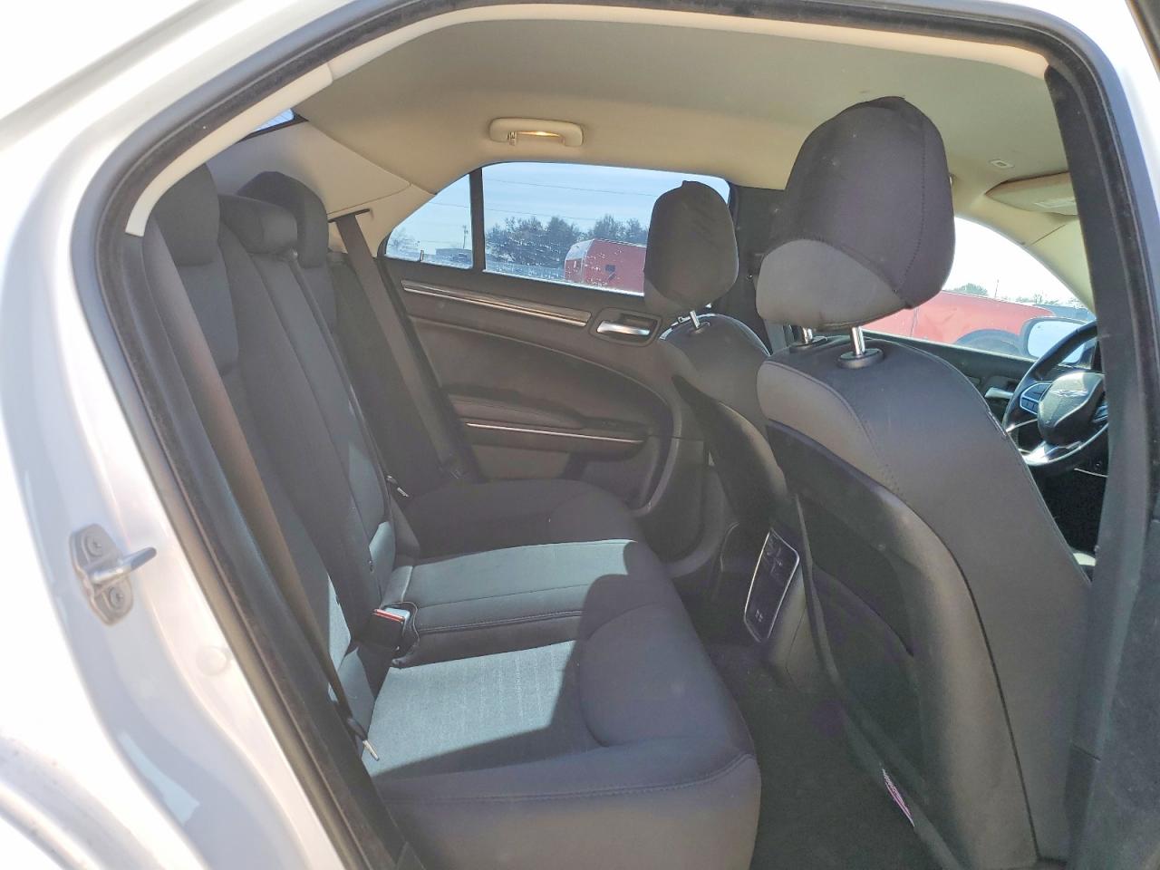 2019 CHRYSLER 300 TOURING photo 10