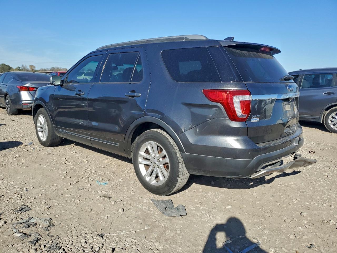 2017 FORD EXPLORER XLT photo 2
