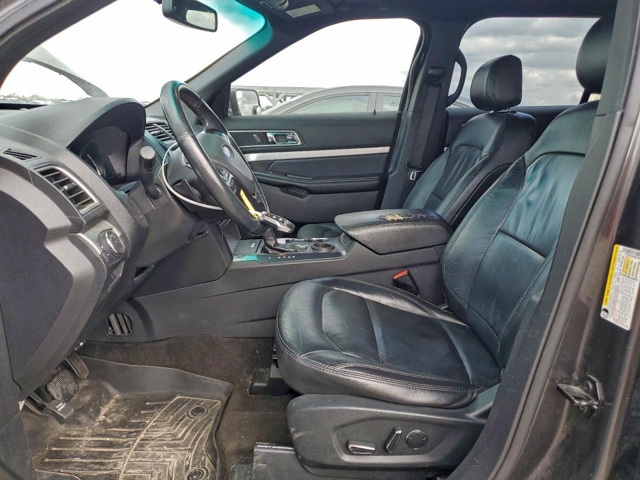 2017 FORD EXPLORER XLT photo 7