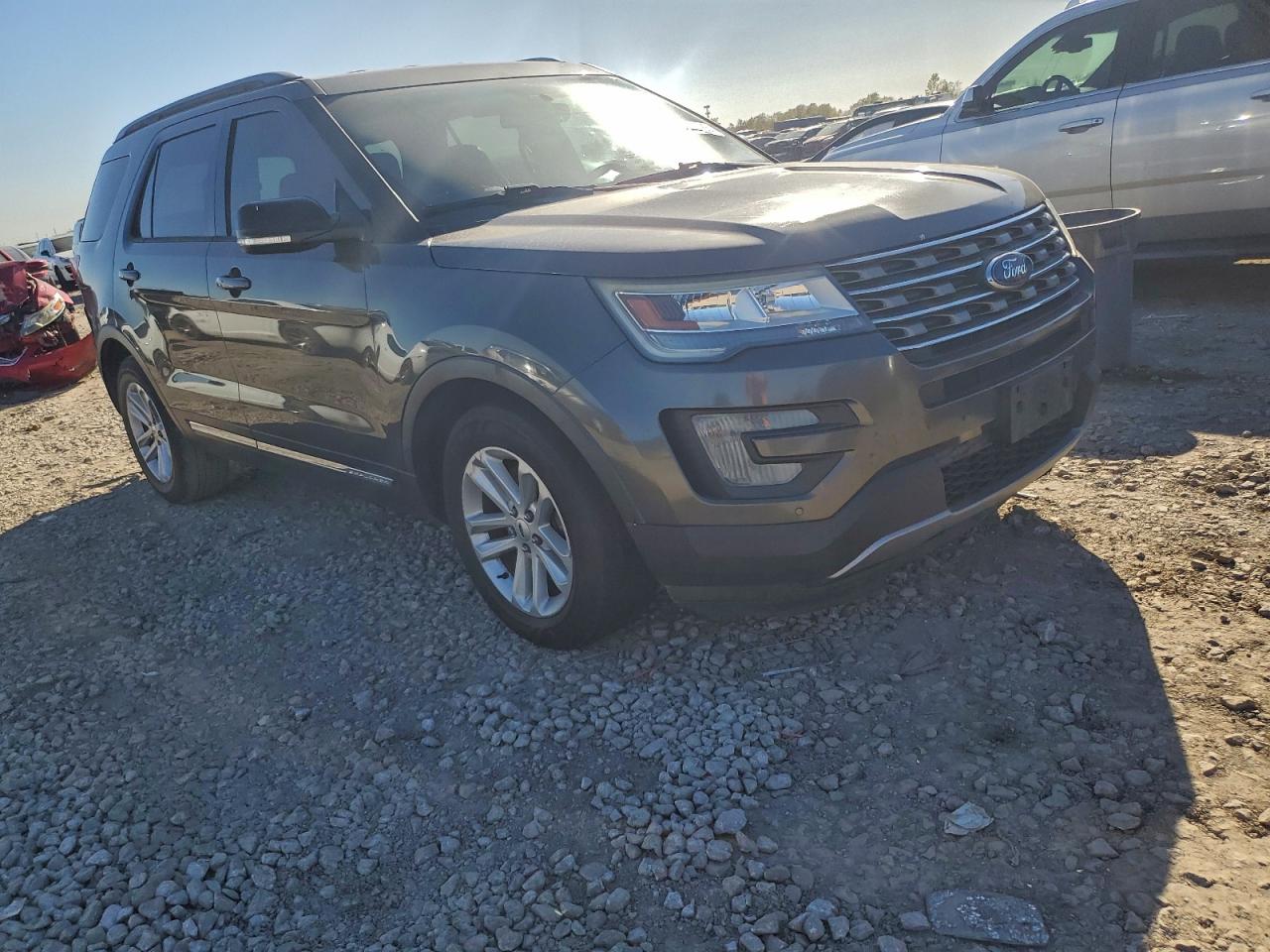 2017 FORD EXPLORER XLT photo 4