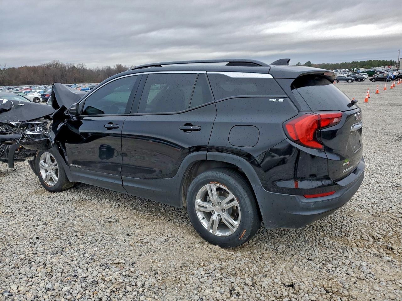 2018 GMC TERRAIN SLE photo 2