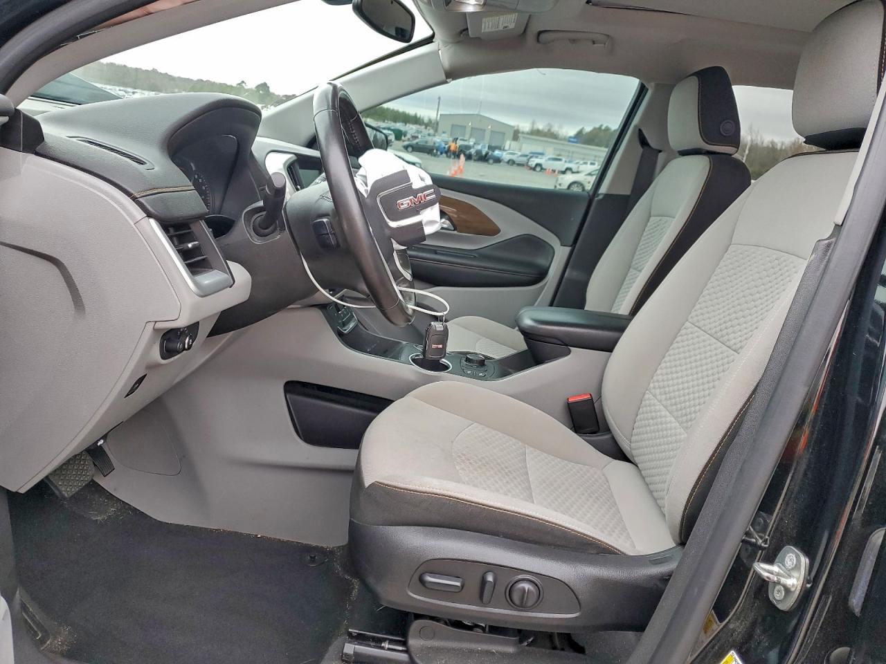 2018 GMC TERRAIN SLE photo 7