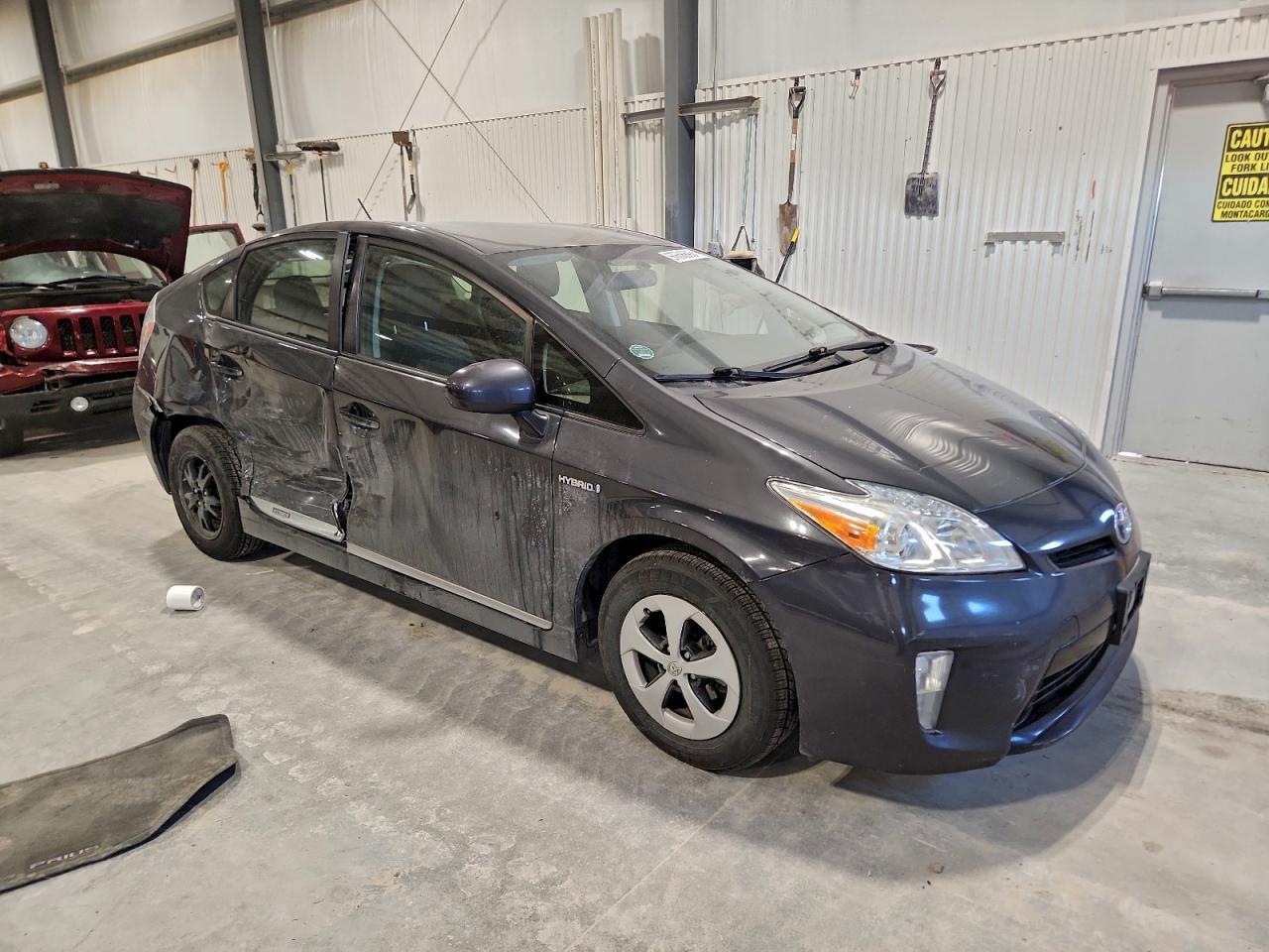 2014 TOYOTA PRIUS photo 4