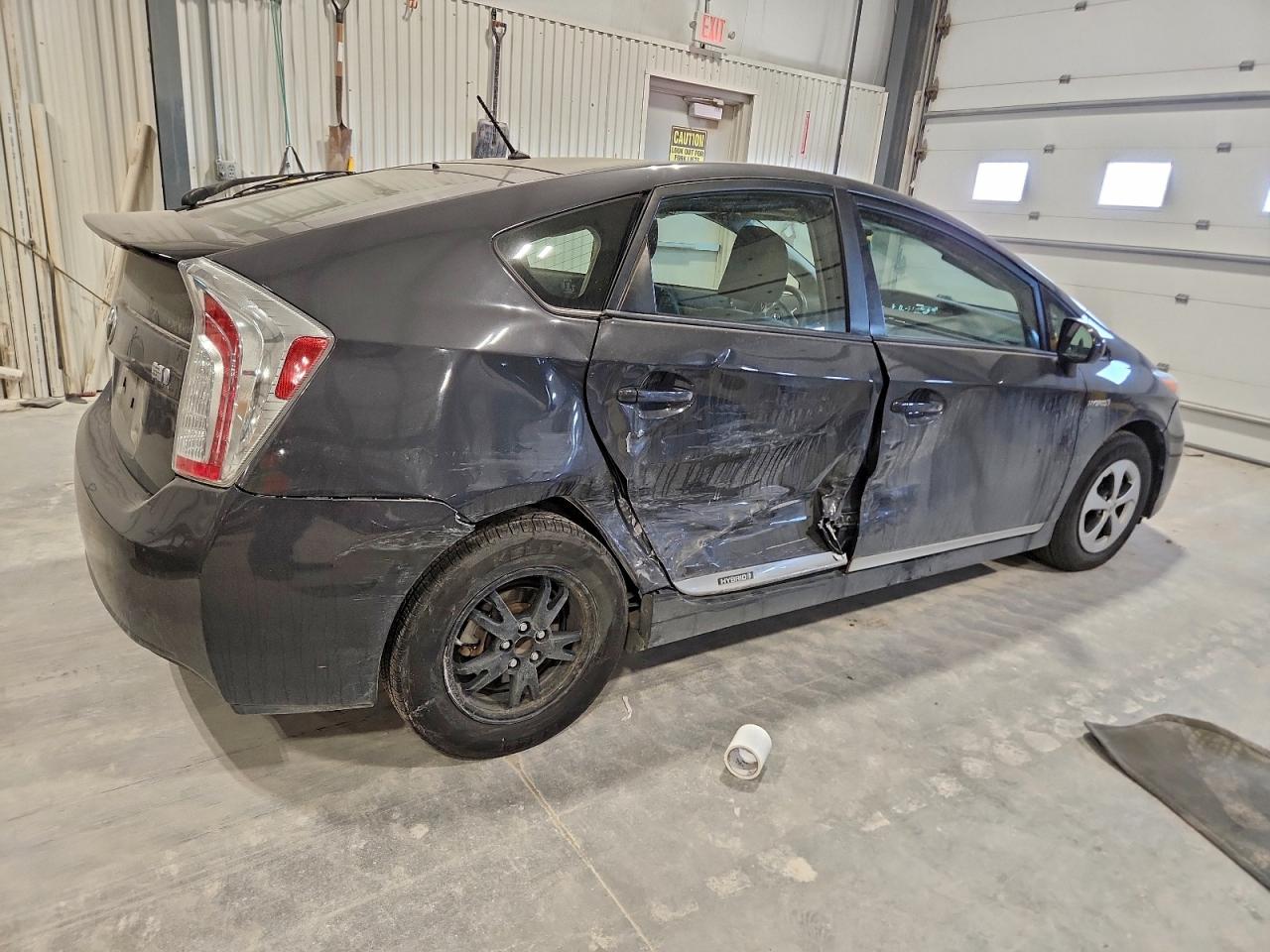 2014 TOYOTA PRIUS photo 3