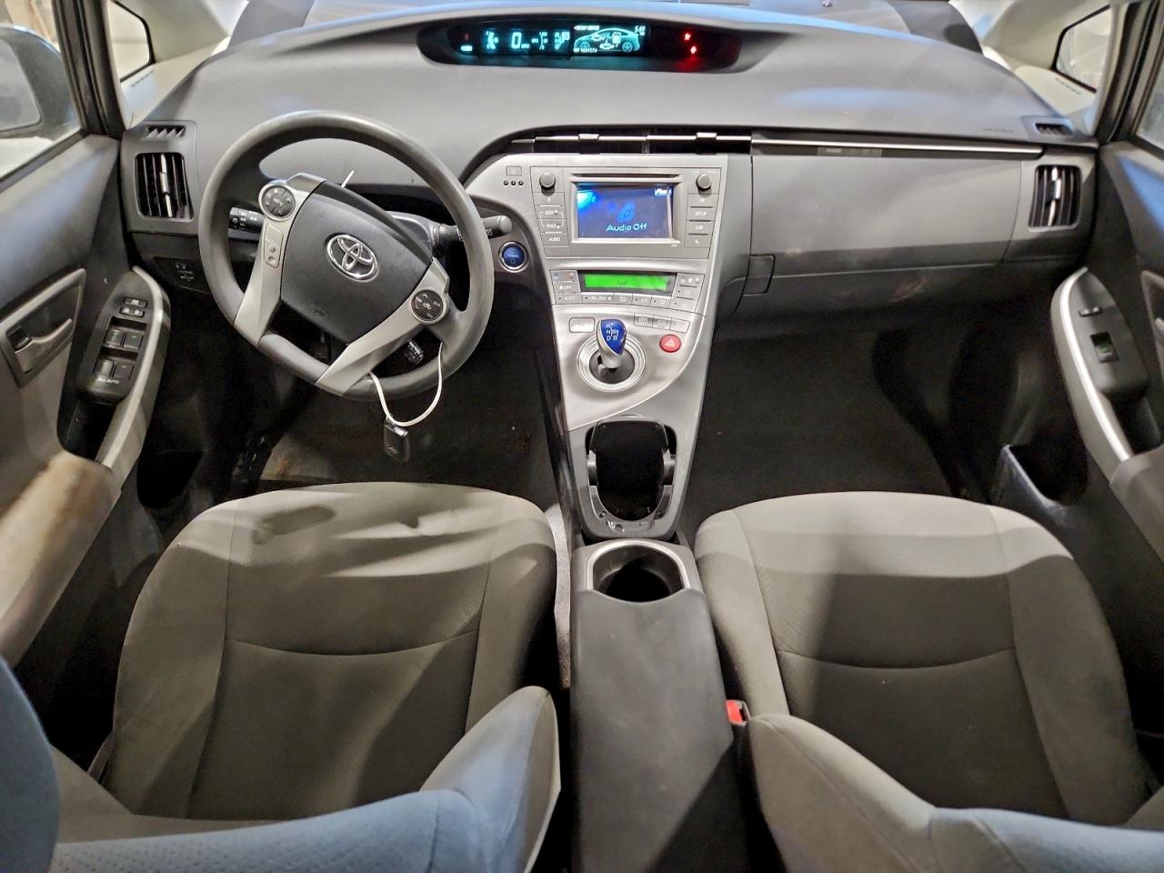 2014 TOYOTA PRIUS photo 8