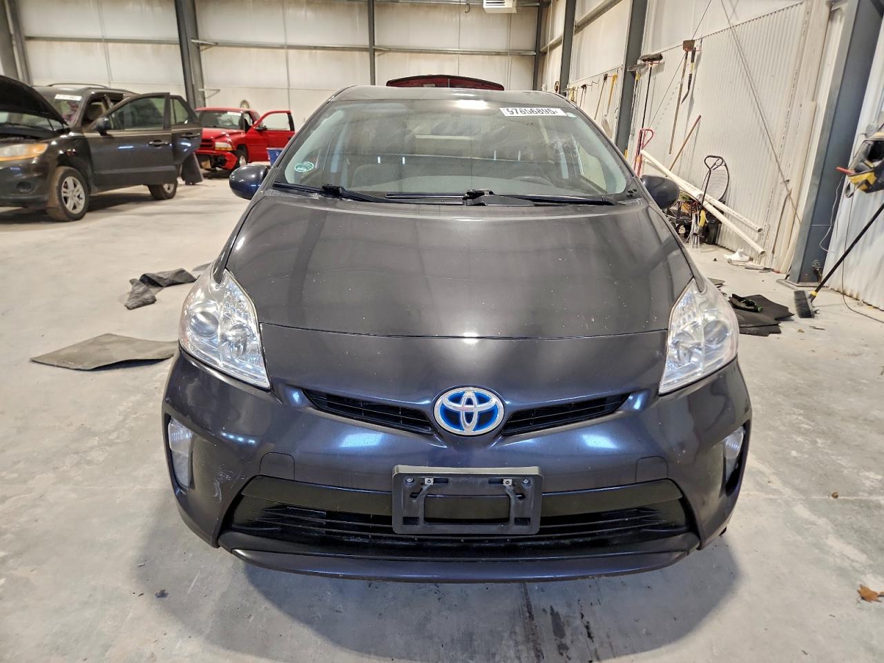 2014 TOYOTA PRIUS photo 5