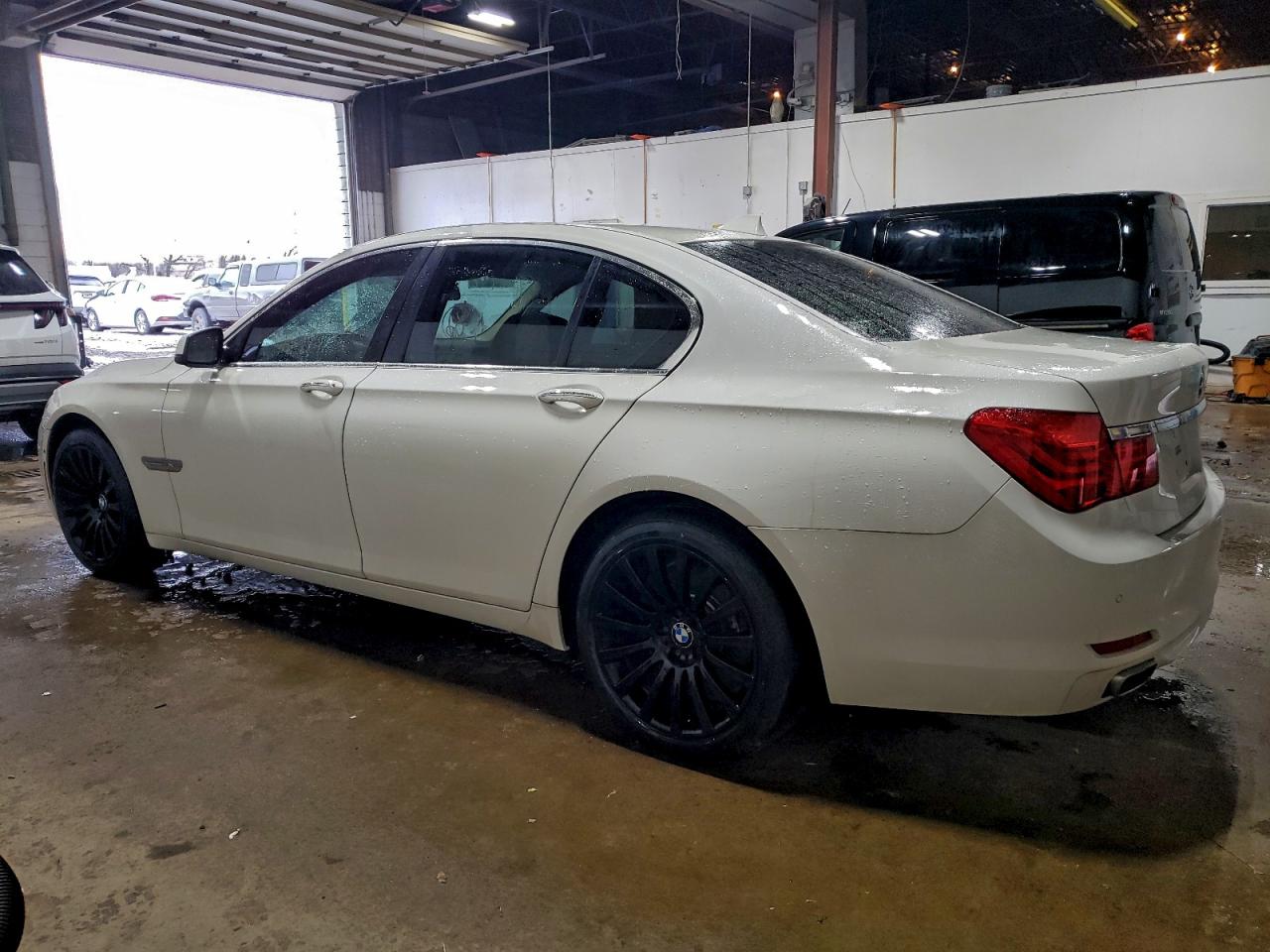 2011 BMW 750 XI photo 2