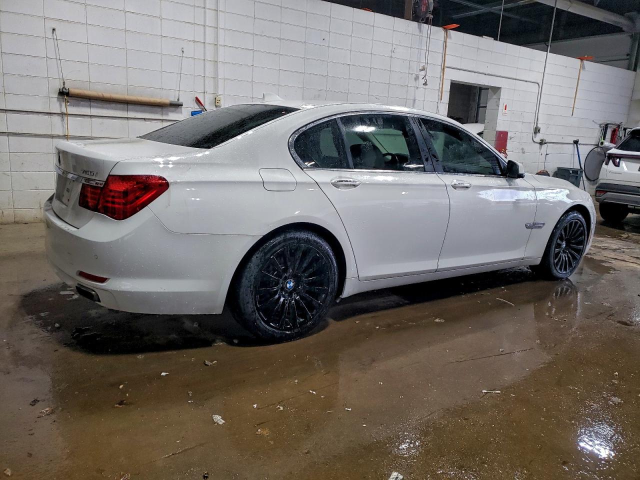 2011 BMW 750 XI photo 3