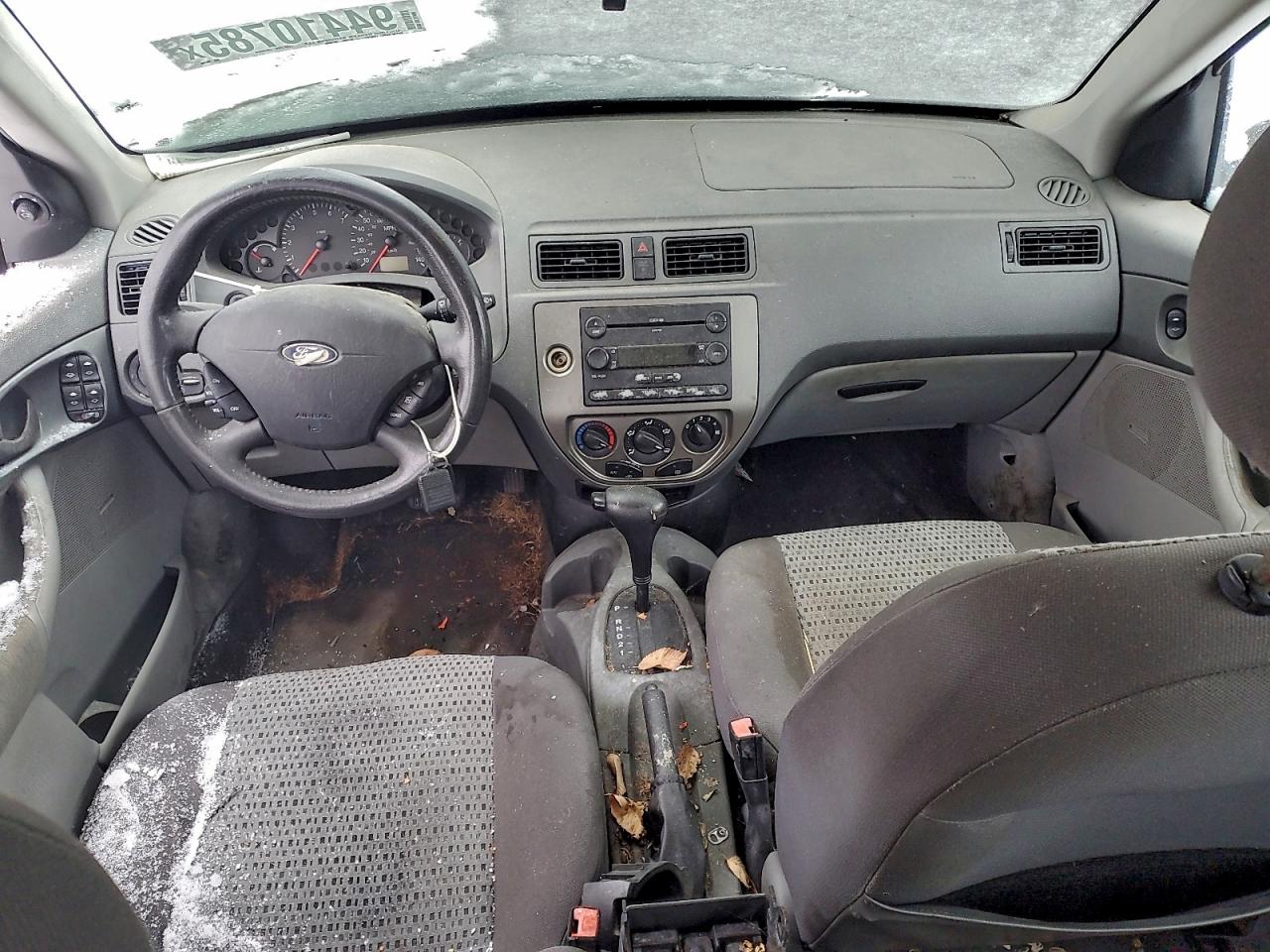 2005 FORD FOCUS ZX4 photo 8