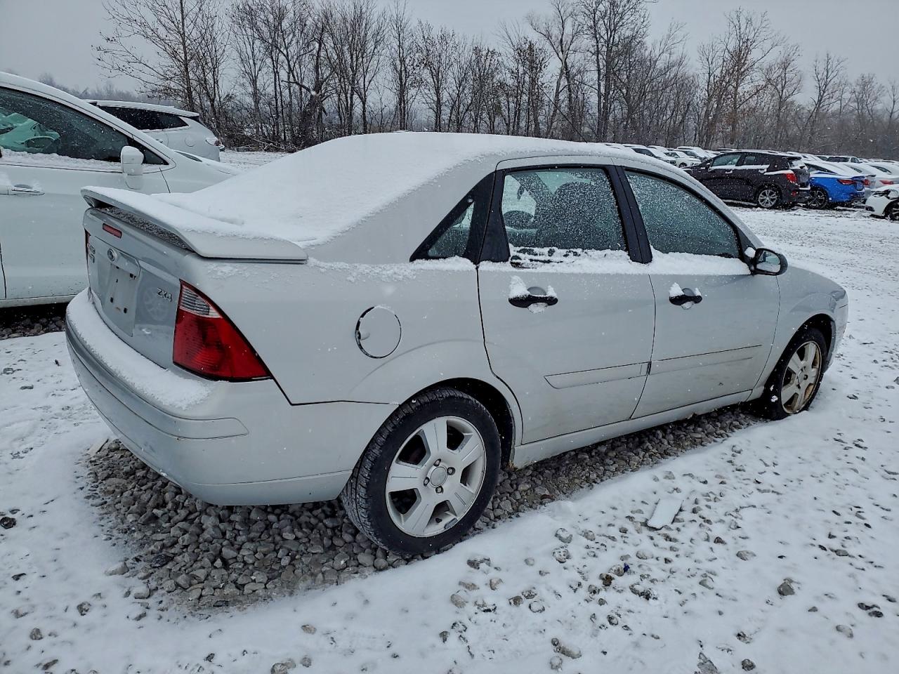 2005 FORD FOCUS ZX4 photo 3
