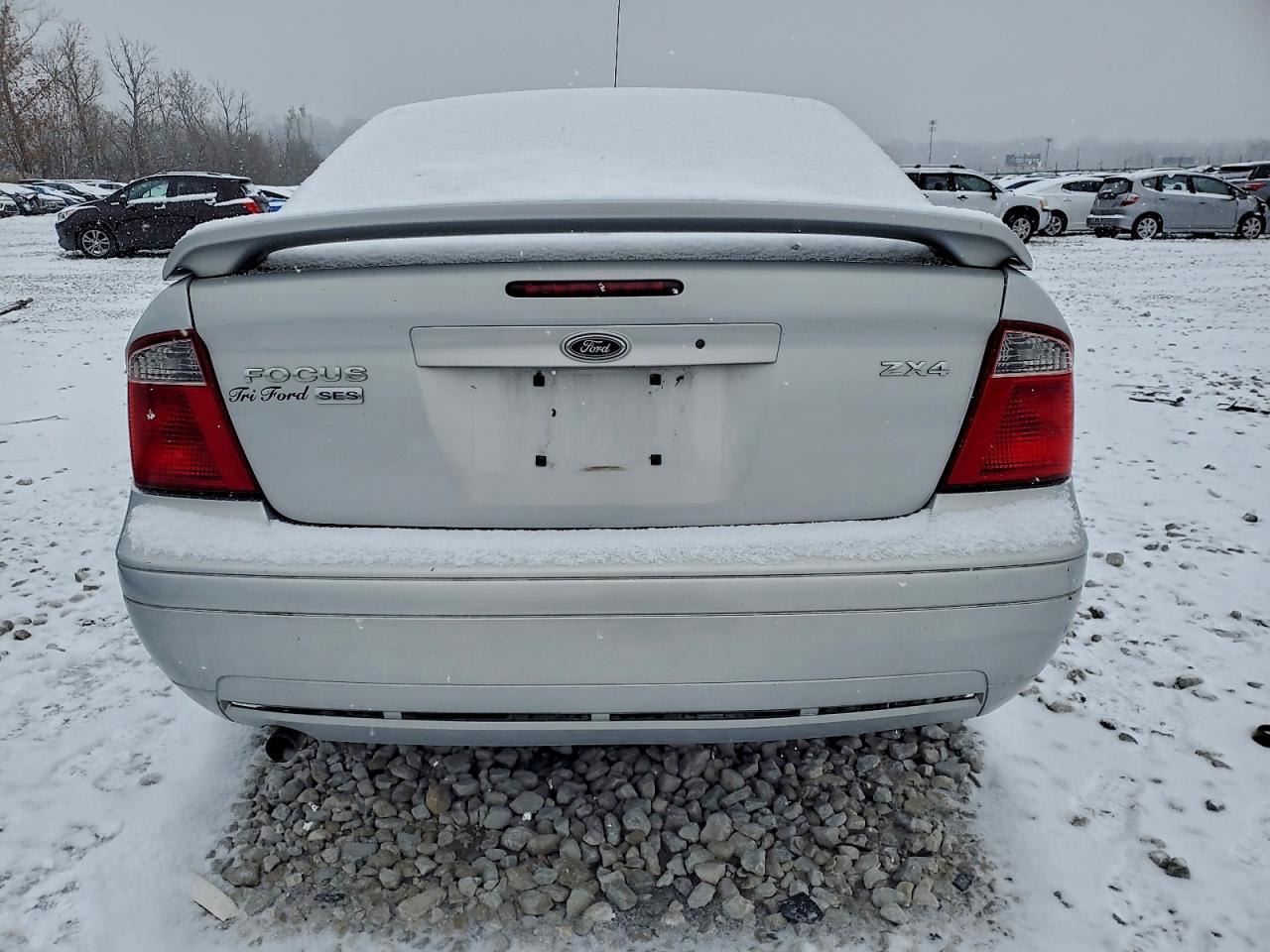 2005 FORD FOCUS ZX4 photo 6