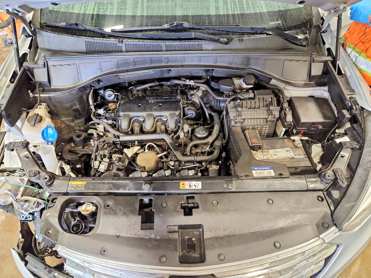 2016 HYUNDAI SANTA FE SE photo 12