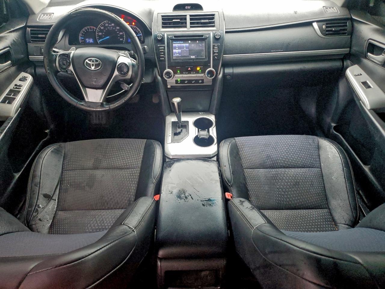 2014 TOYOTA CAMRY L photo 8