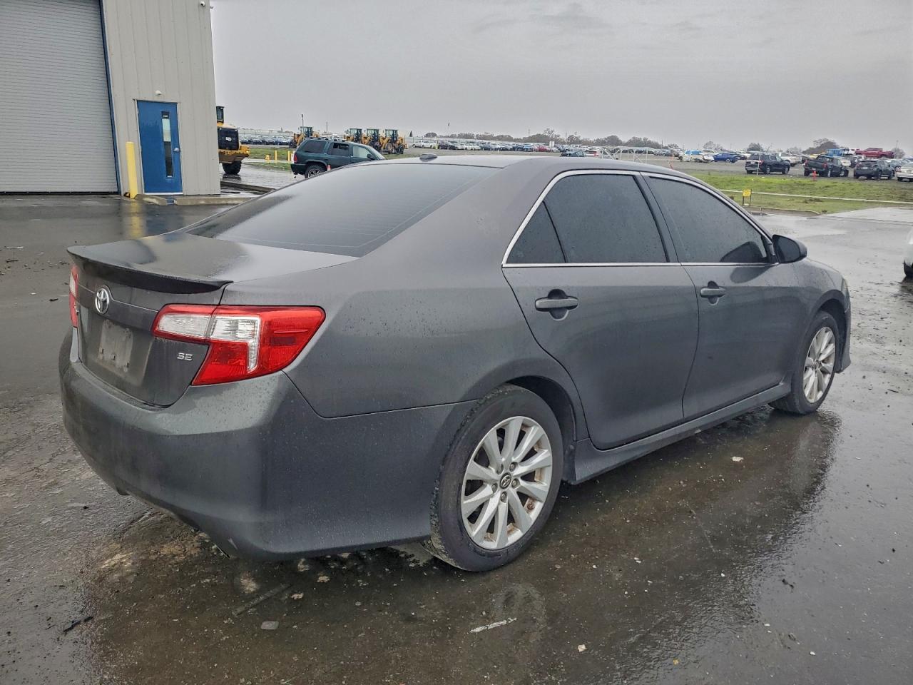 2014 TOYOTA CAMRY L photo 3