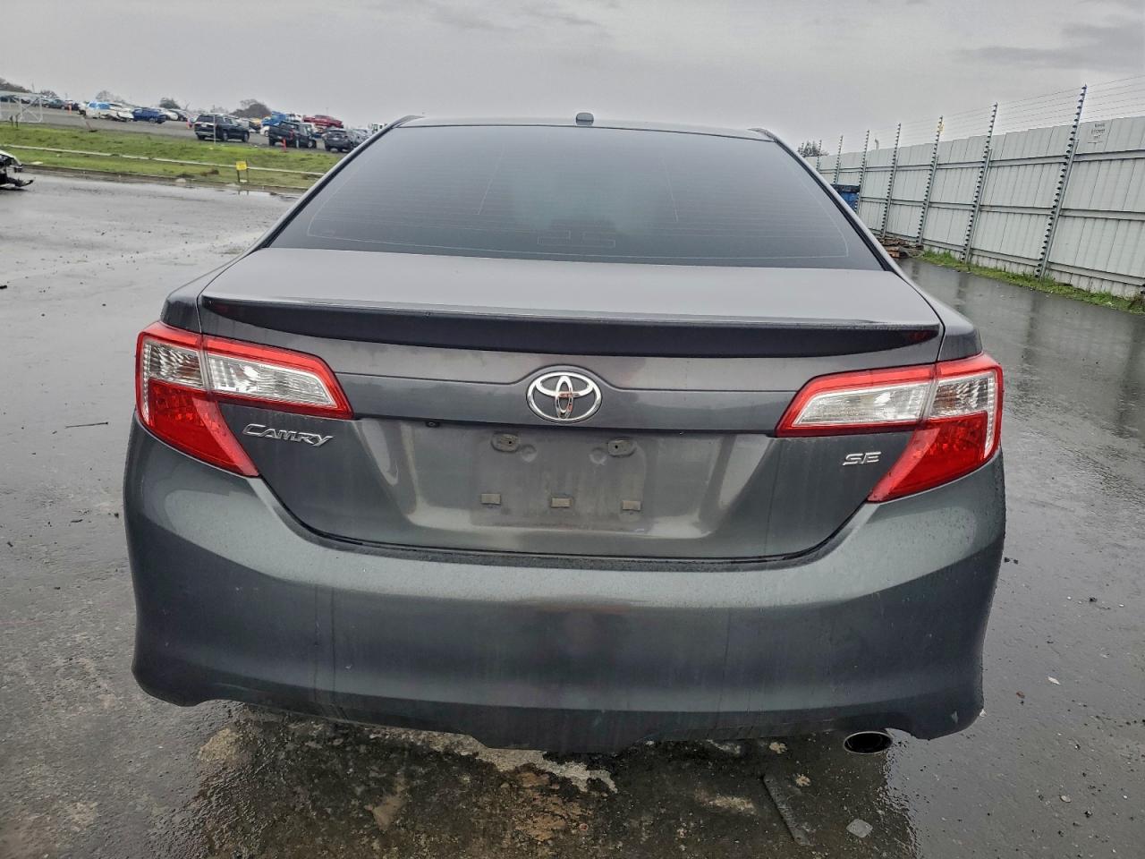 2014 TOYOTA CAMRY L photo 6