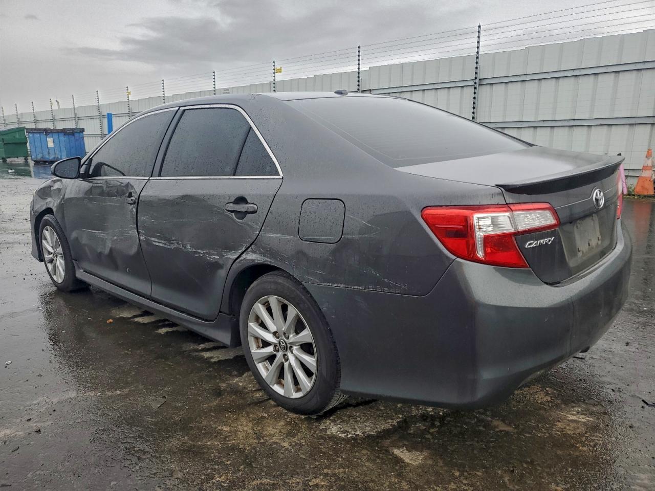 2014 TOYOTA CAMRY L photo 2