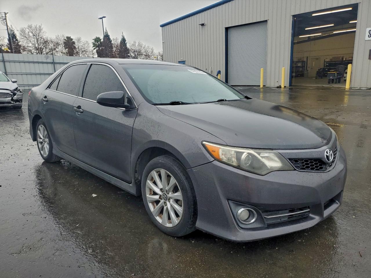 2014 TOYOTA CAMRY L photo 4