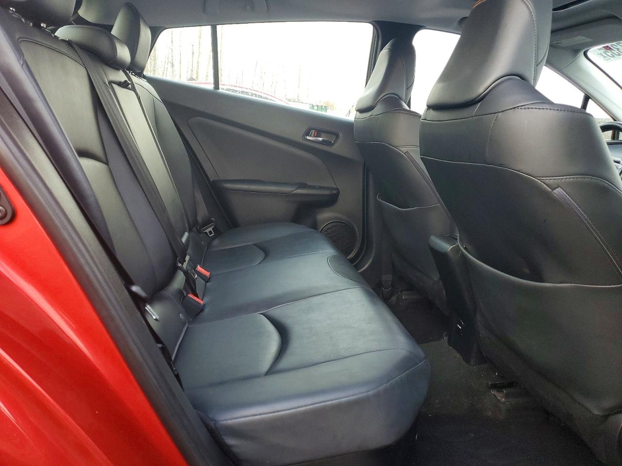 2018 TOYOTA PRIUS photo 11