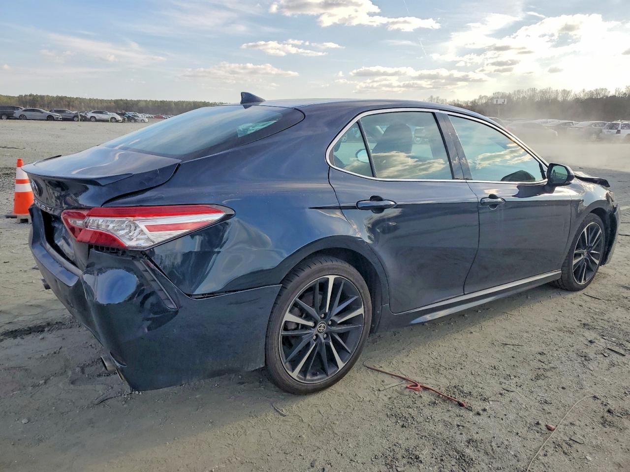 2020 TOYOTA CAMRY XSE photo 3