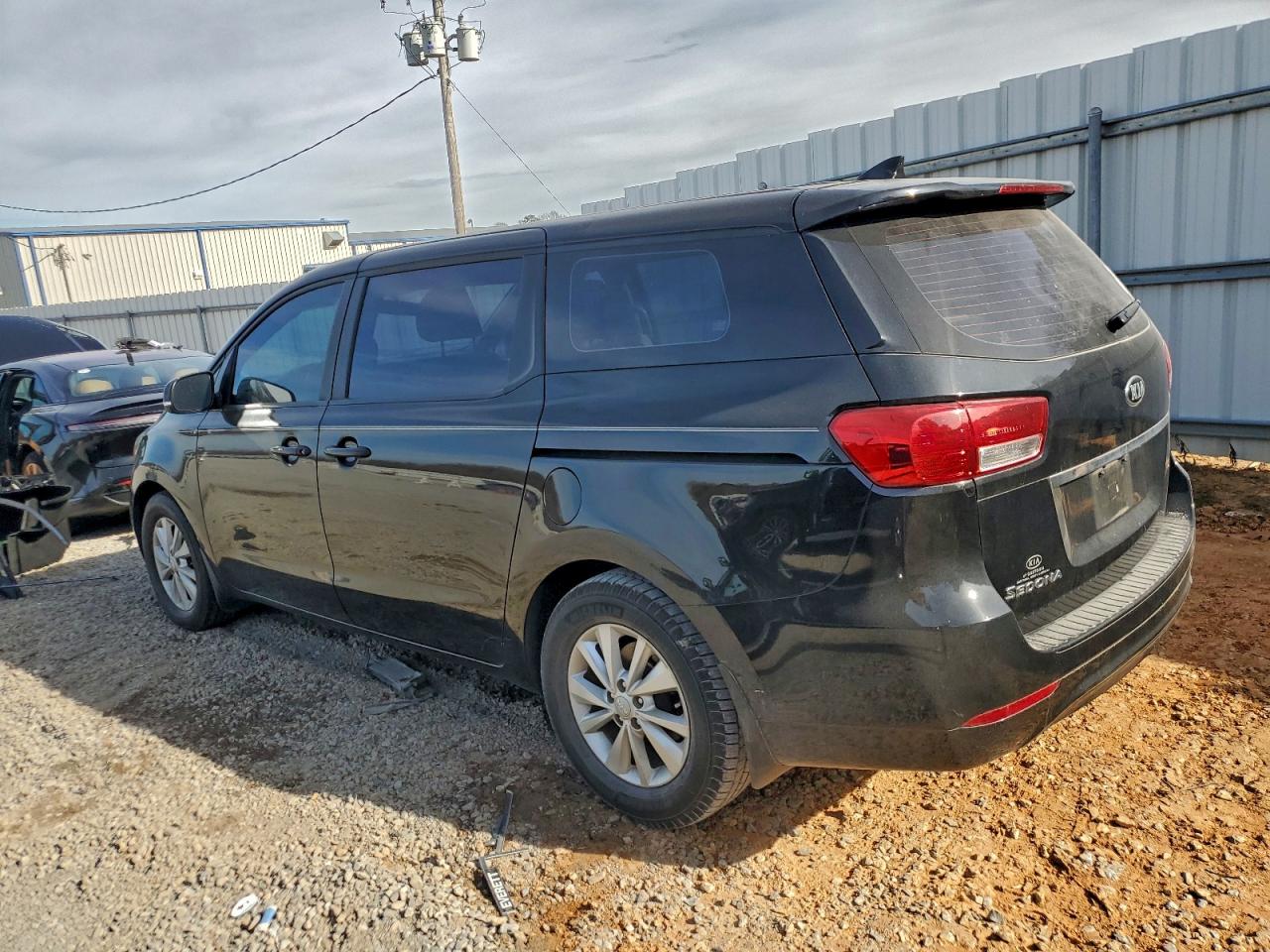 2018 KIA SEDONA L photo 2