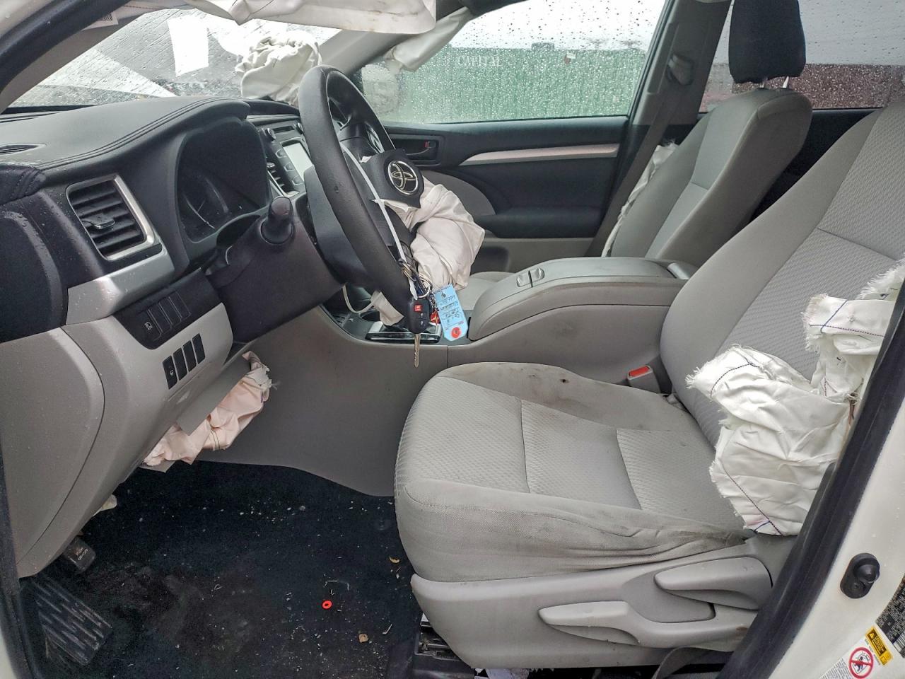 2019 TOYOTA HIGHLANDER LE photo 7