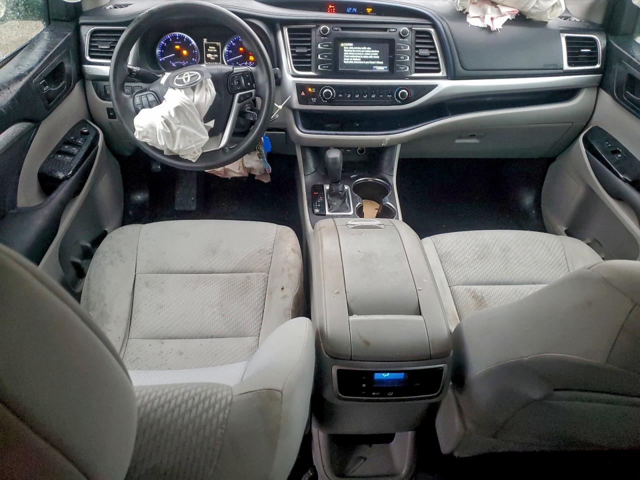 2019 TOYOTA HIGHLANDER LE photo 8