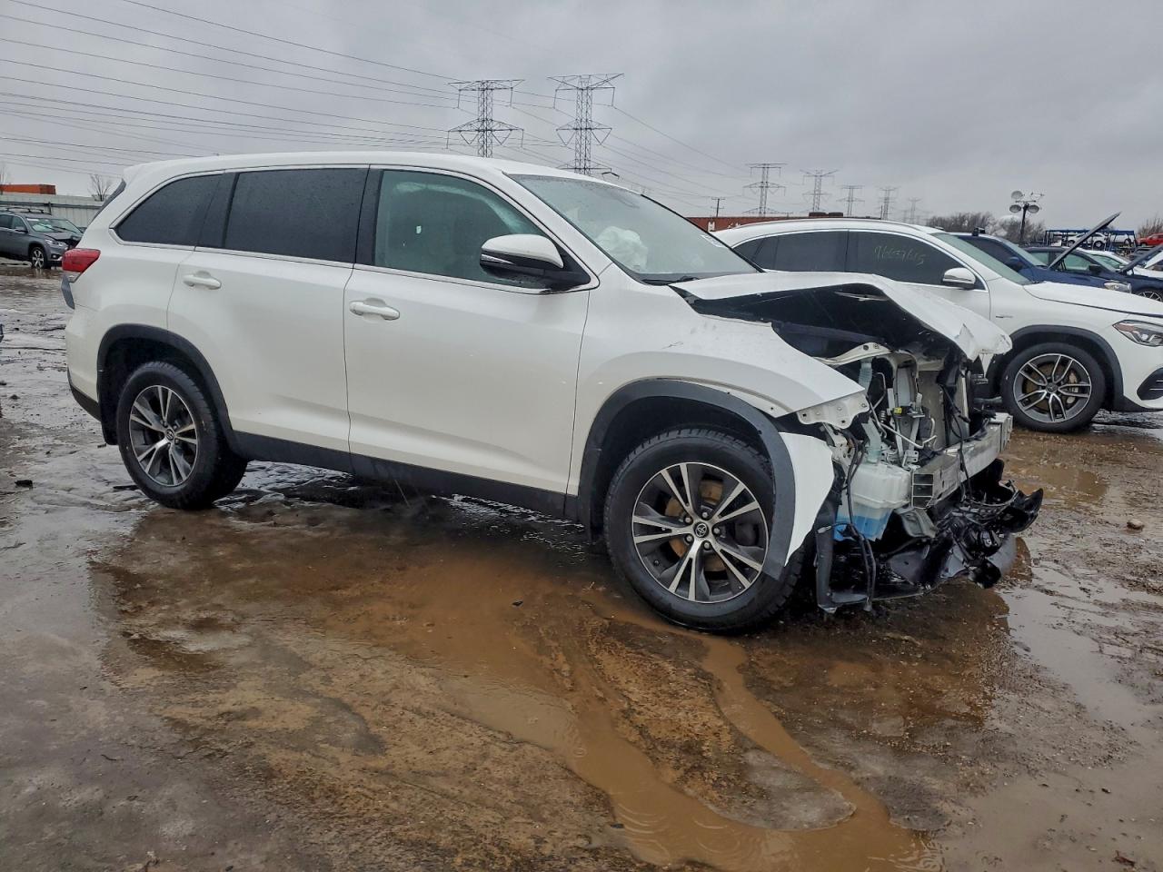 2019 TOYOTA HIGHLANDER LE photo 4