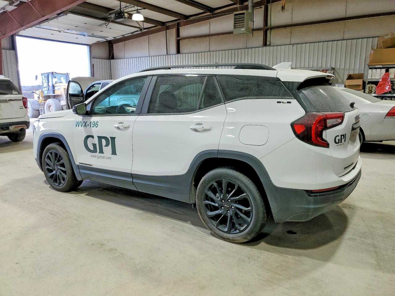 2024 GMC TERRAIN SLE photo 2